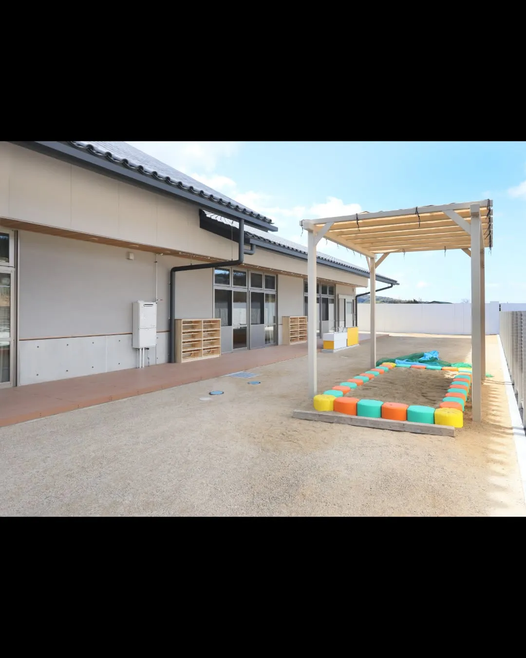 「小さな庭と大きな園庭」