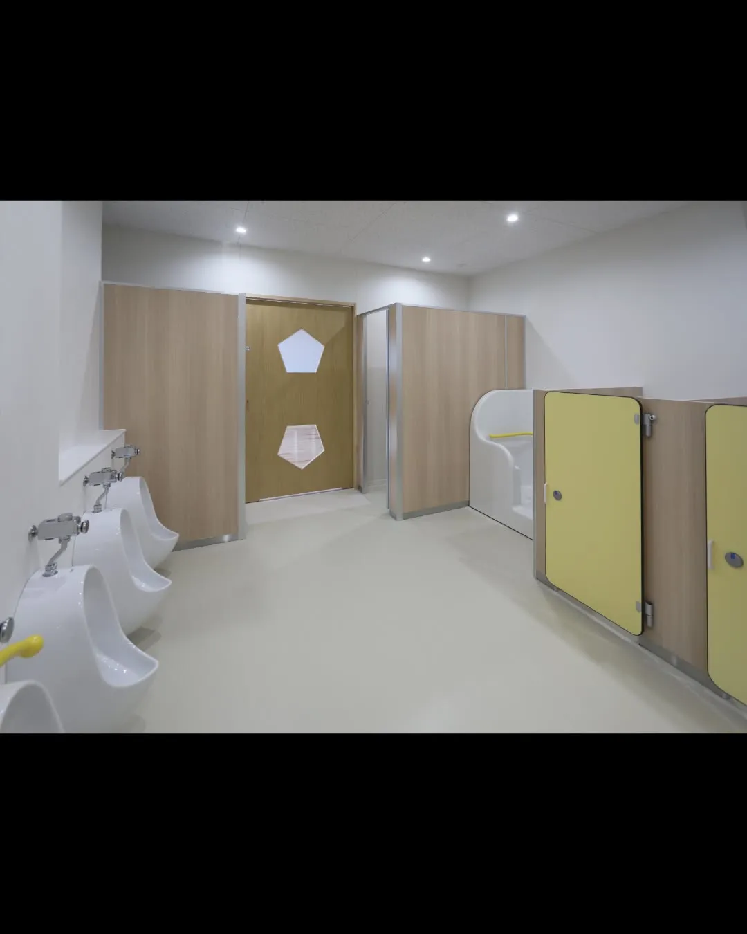 「トイレも明るく、便利に」